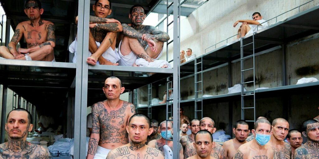 27584057lpw-27584050-mega-une-jpg_11080819-1024x512 Inside El Salvador’s Mega-Prison: A Fortress of Brutality in the Name of Security